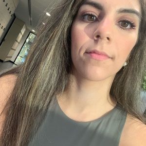 Meet your Posher, Priscila